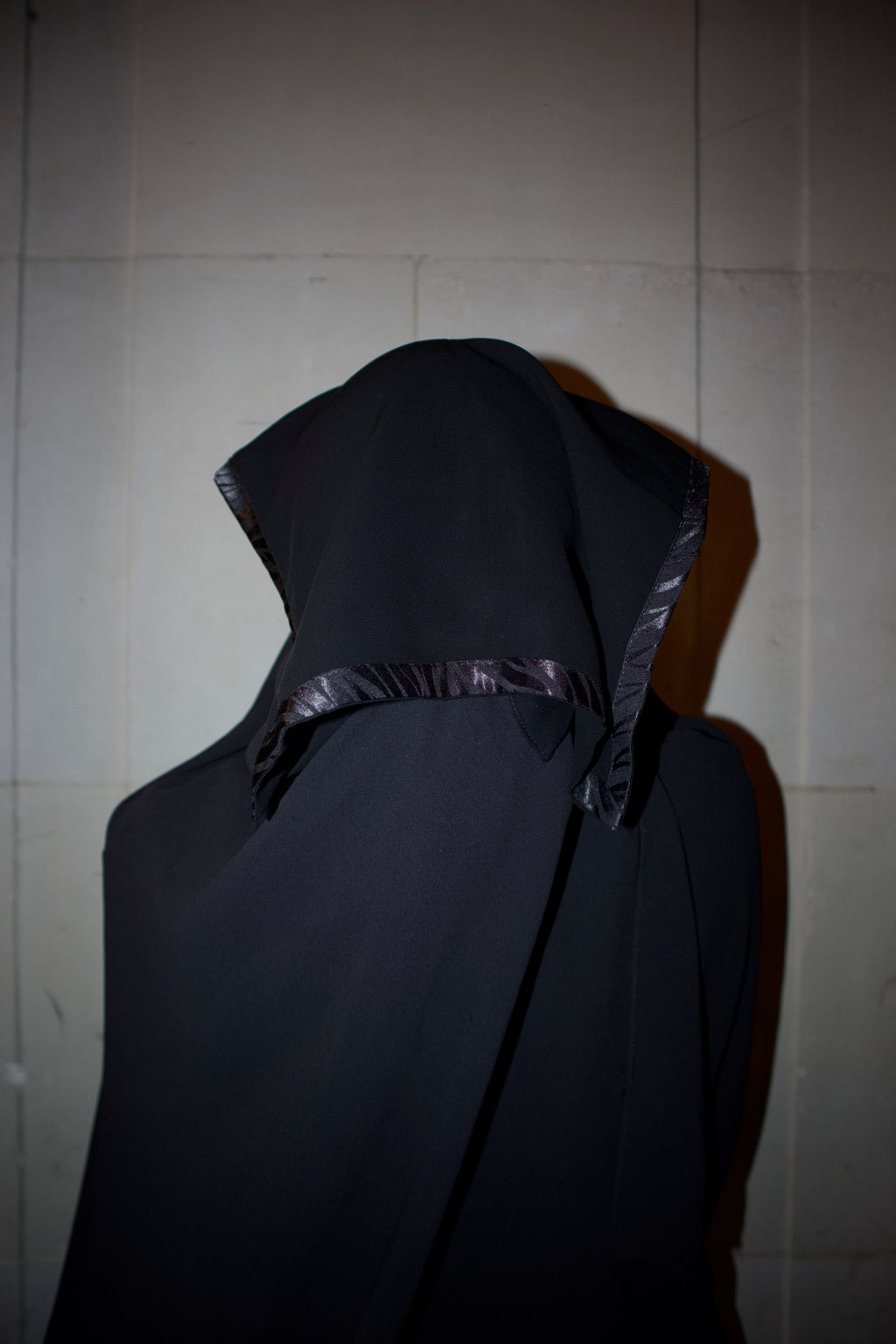Lady in Black: The Frame