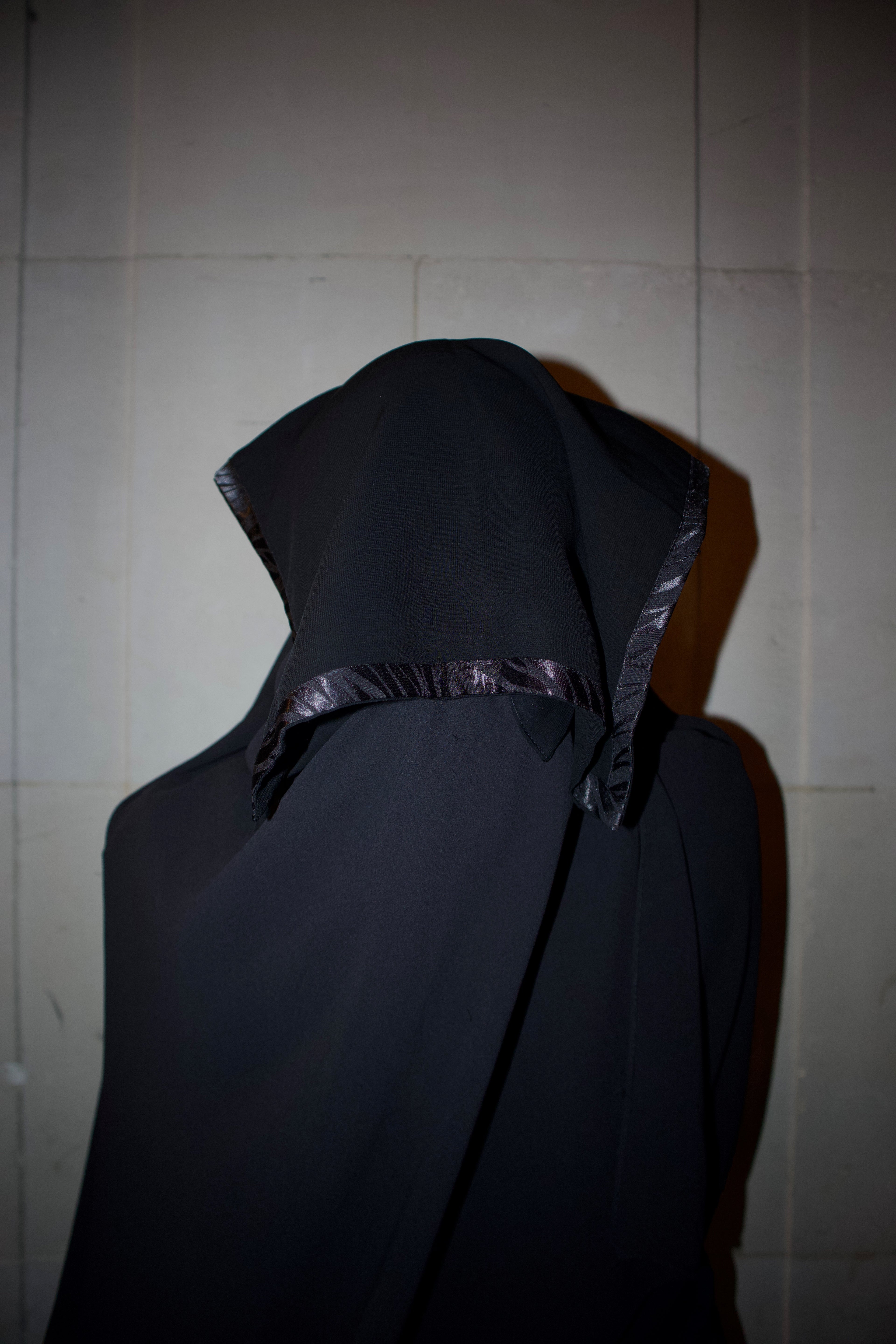 Lady in Black: The Frame